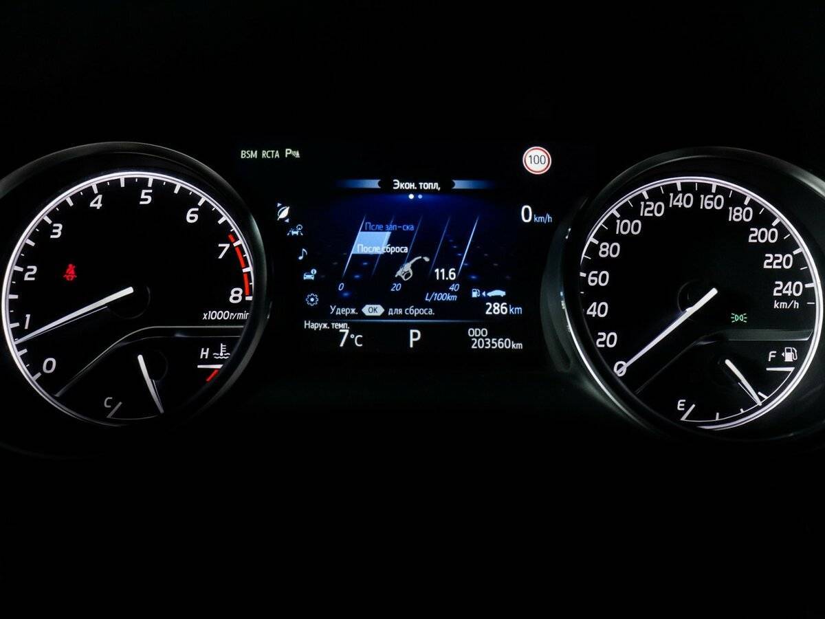 Toyota Camry с пробегом — 2018 год. Фото: #10