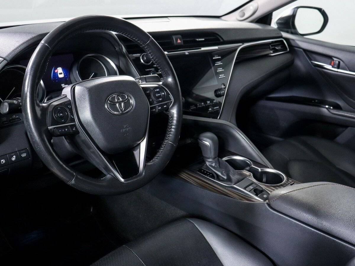 Toyota Camry с пробегом — 2018 год. Фото: #13