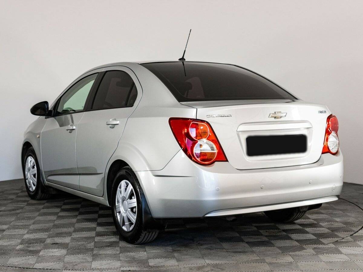 Chevrolet Aveo с пробегом — 2015 год. Фото: #5