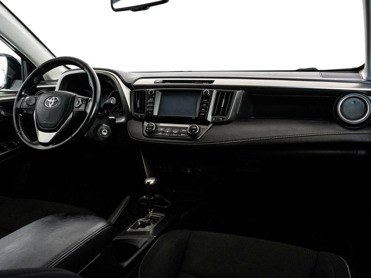 Toyota RAV4 с пробегом — 2017 год. Фото: #6