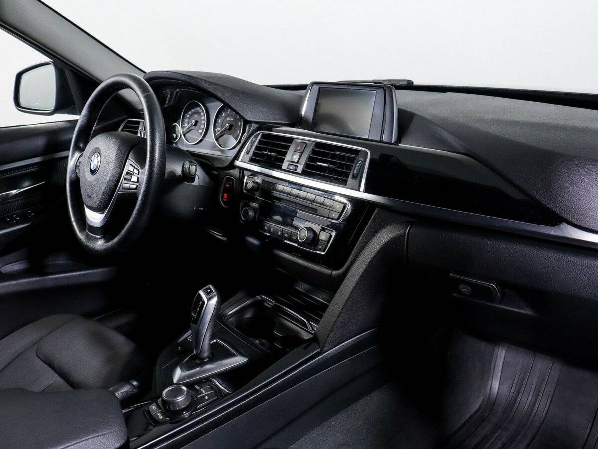 BMW 3 серии с пробегом — 2016 год. Фото: #8