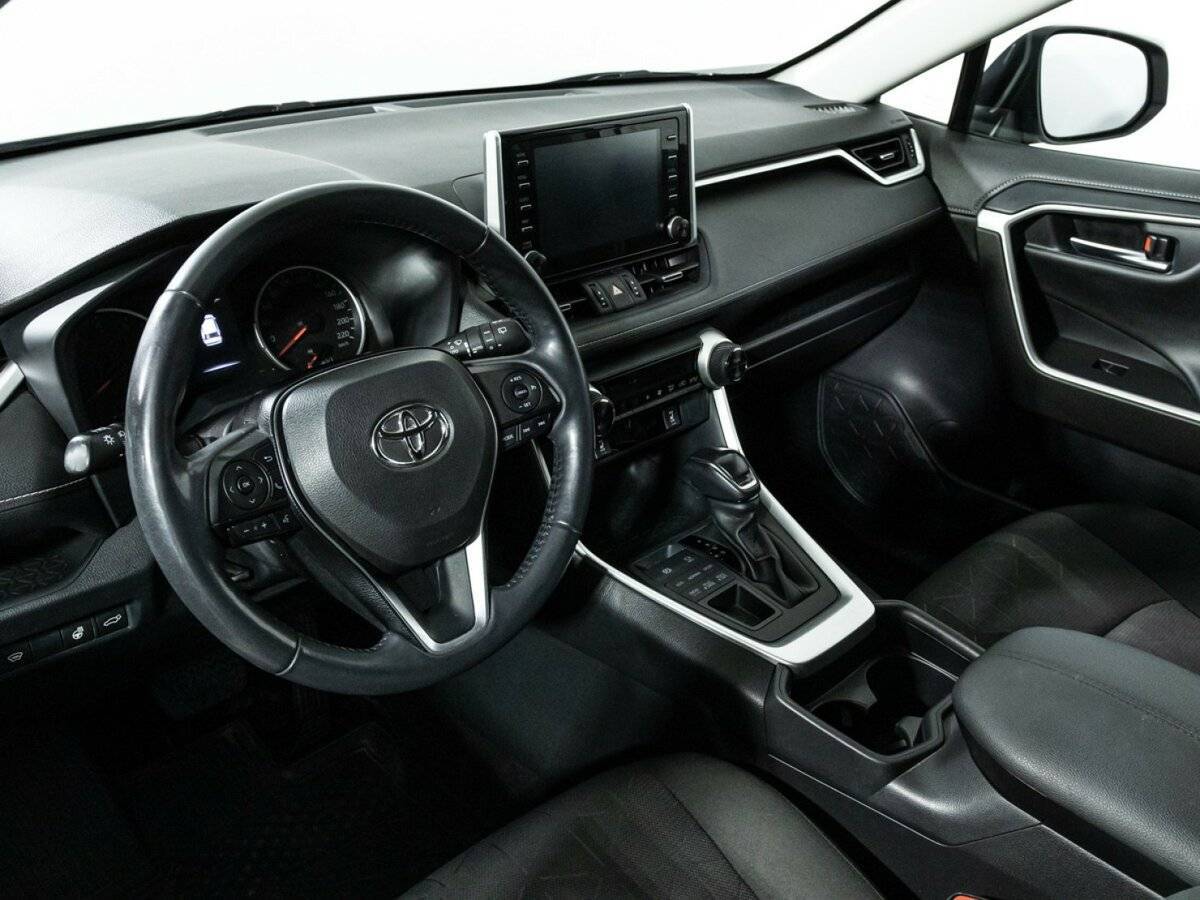Toyota RAV4 с пробегом — 2020 год. Фото: #10