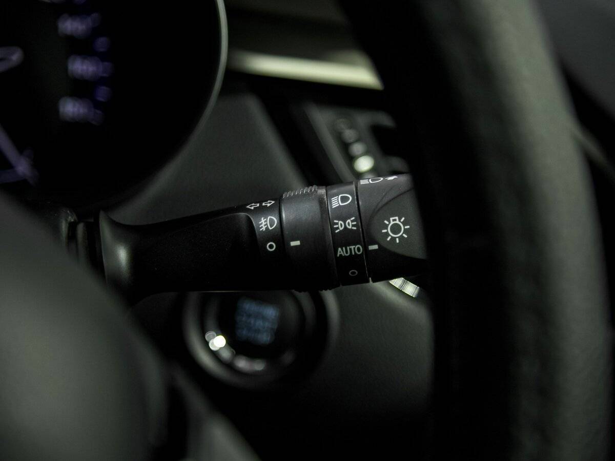 Toyota C-HR с пробегом — 2020 год. Фото: #9