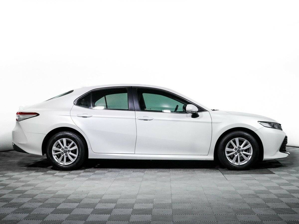 Toyota Camry с пробегом — 2020 год. Фото: #3