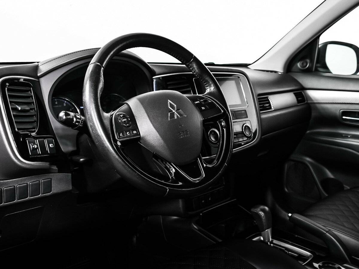 Mitsubishi Outlander с пробегом — 2018 год. Фото: #11