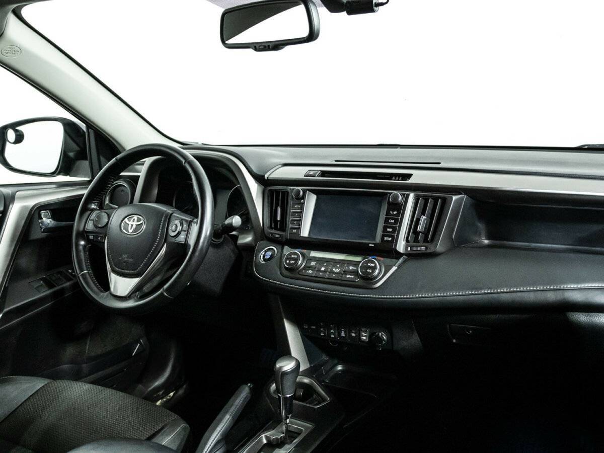 Toyota RAV4 с пробегом — 2018 год. Фото: #8