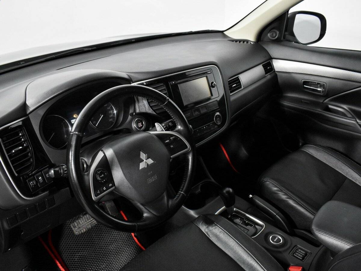 Mitsubishi Outlander с пробегом — 2014 год. Фото: #6
