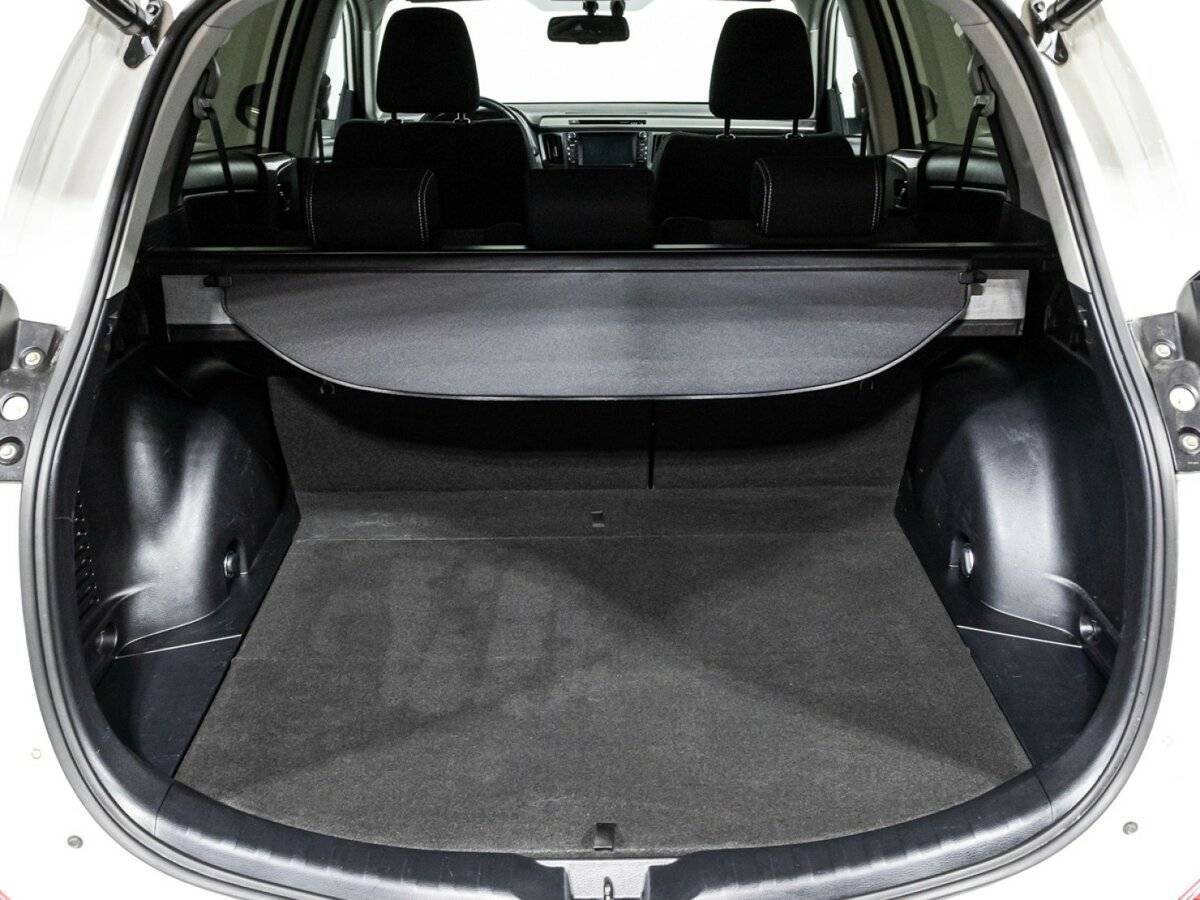 Toyota RAV4 с пробегом — 2017 год. Фото: #14