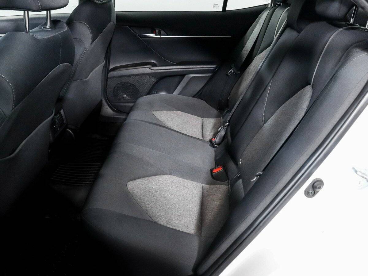 Toyota Camry с пробегом — 2021 год. Фото: #6