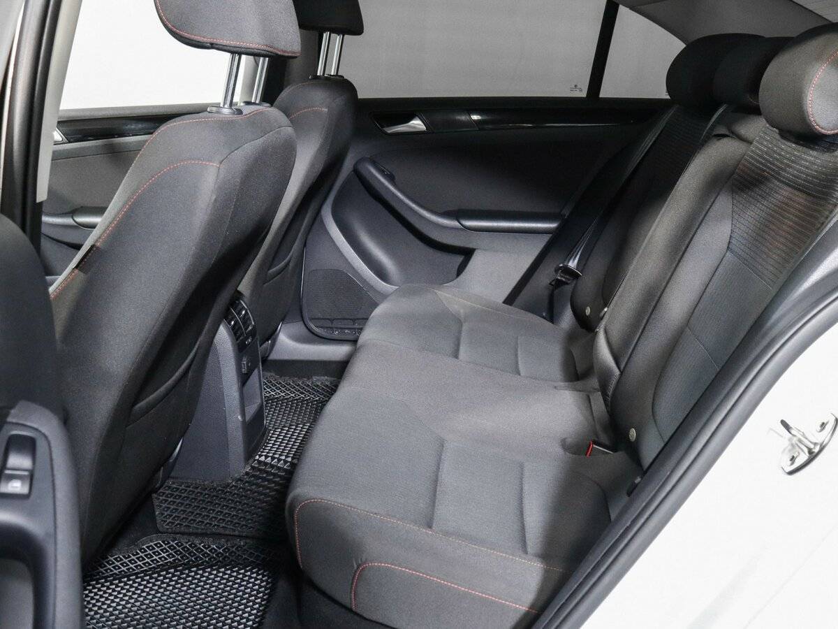 Volkswagen Jetta с пробегом — 2018 год. Фото: #9