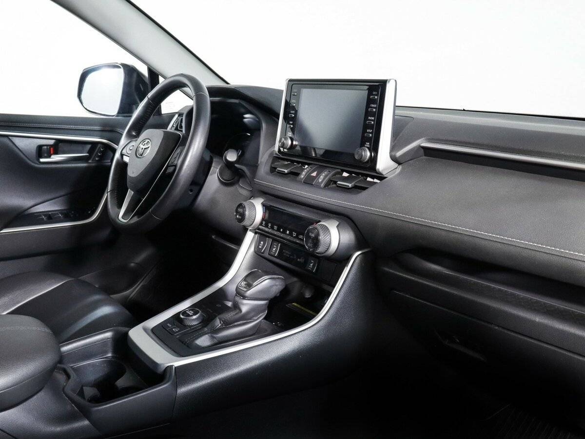 Toyota RAV4 с пробегом — 2020 год. Фото: #5