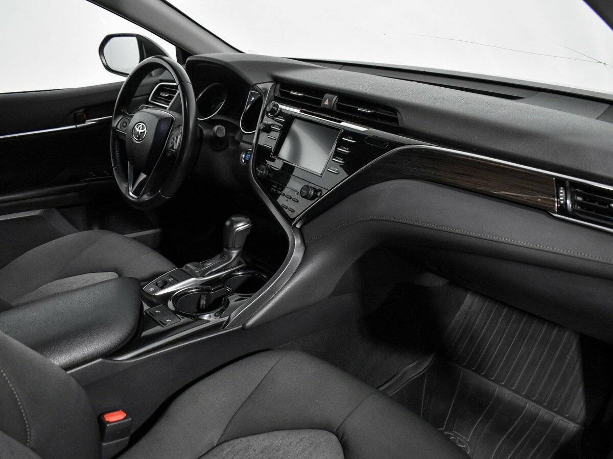 Toyota Camry с пробегом — 2019 год. Фото: #11