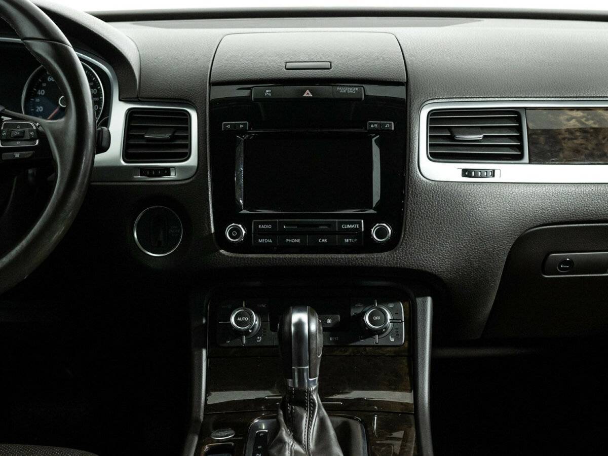Volkswagen Touareg с пробегом — 2013 год. Фото: #13
