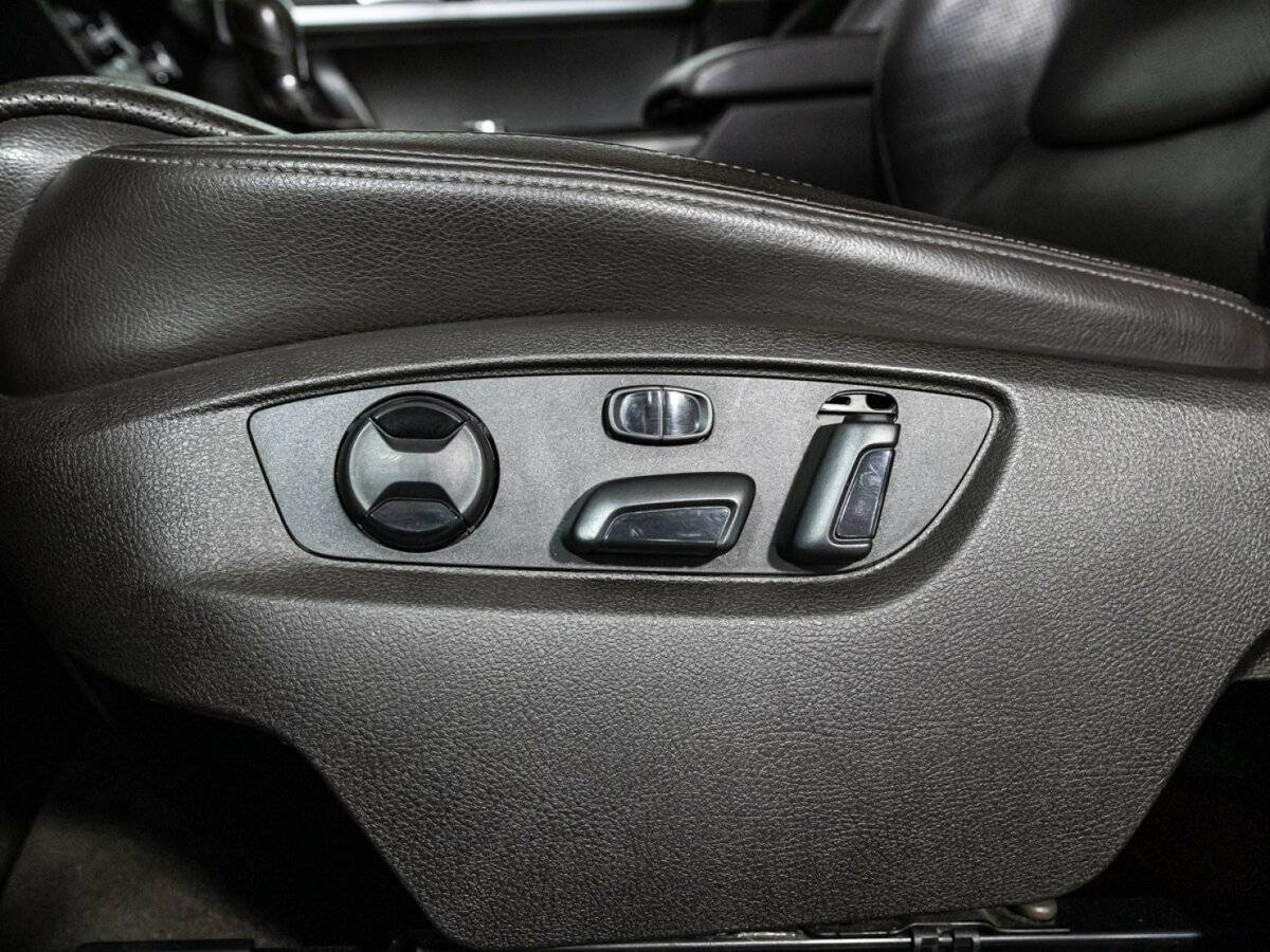 Volkswagen Touareg с пробегом — 2013 год. Фото: #16