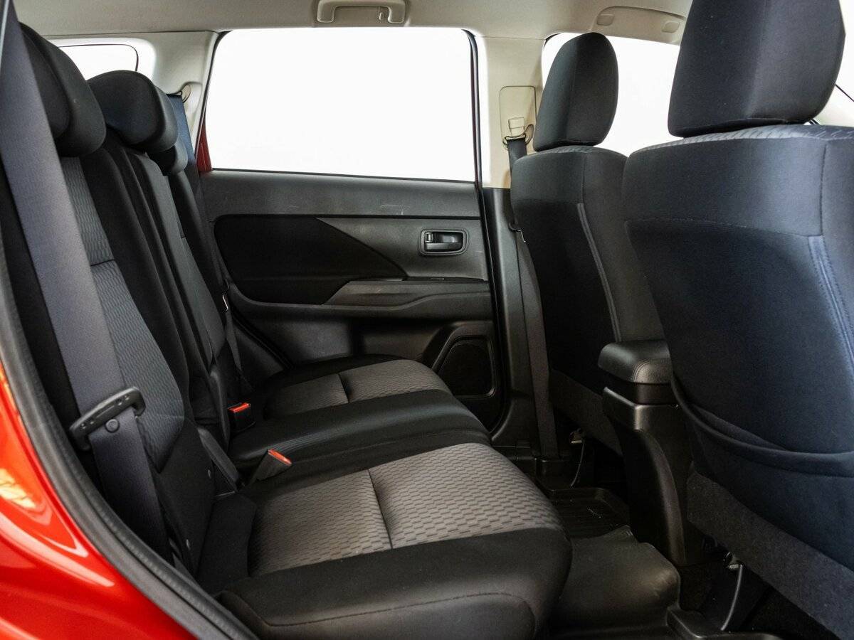 Mitsubishi Outlander с пробегом — 2014 год. Фото: #14