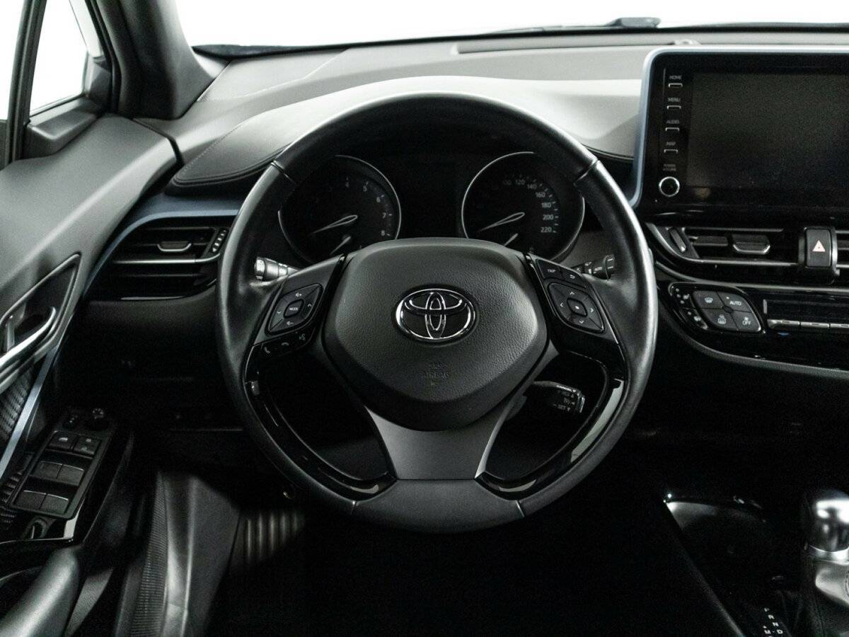 Toyota C-HR с пробегом — 2020 год. Фото: #20