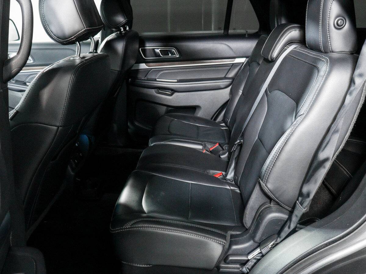 Ford Explorer с пробегом — 2017 год. Фото: #9