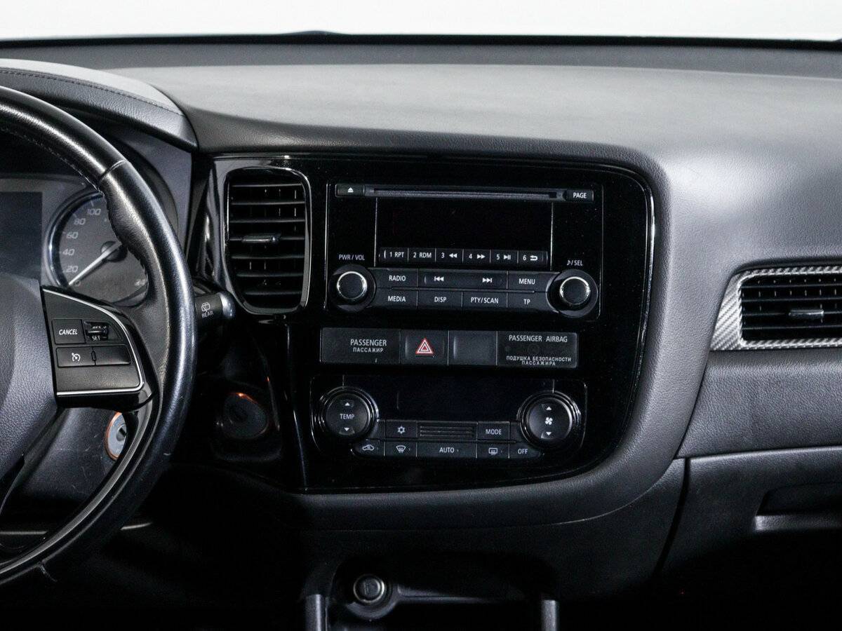 Mitsubishi Outlander с пробегом — 2015 год. Фото: #9