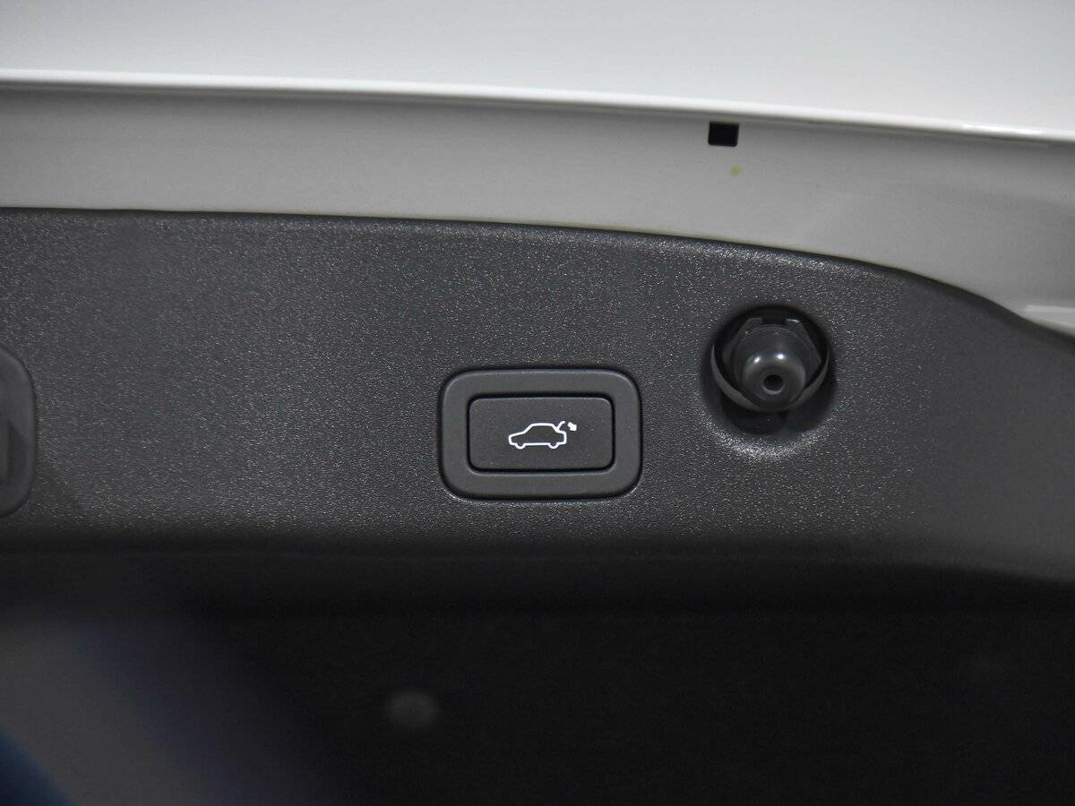 Jaguar XJ с пробегом — 2016 год. Фото: #22