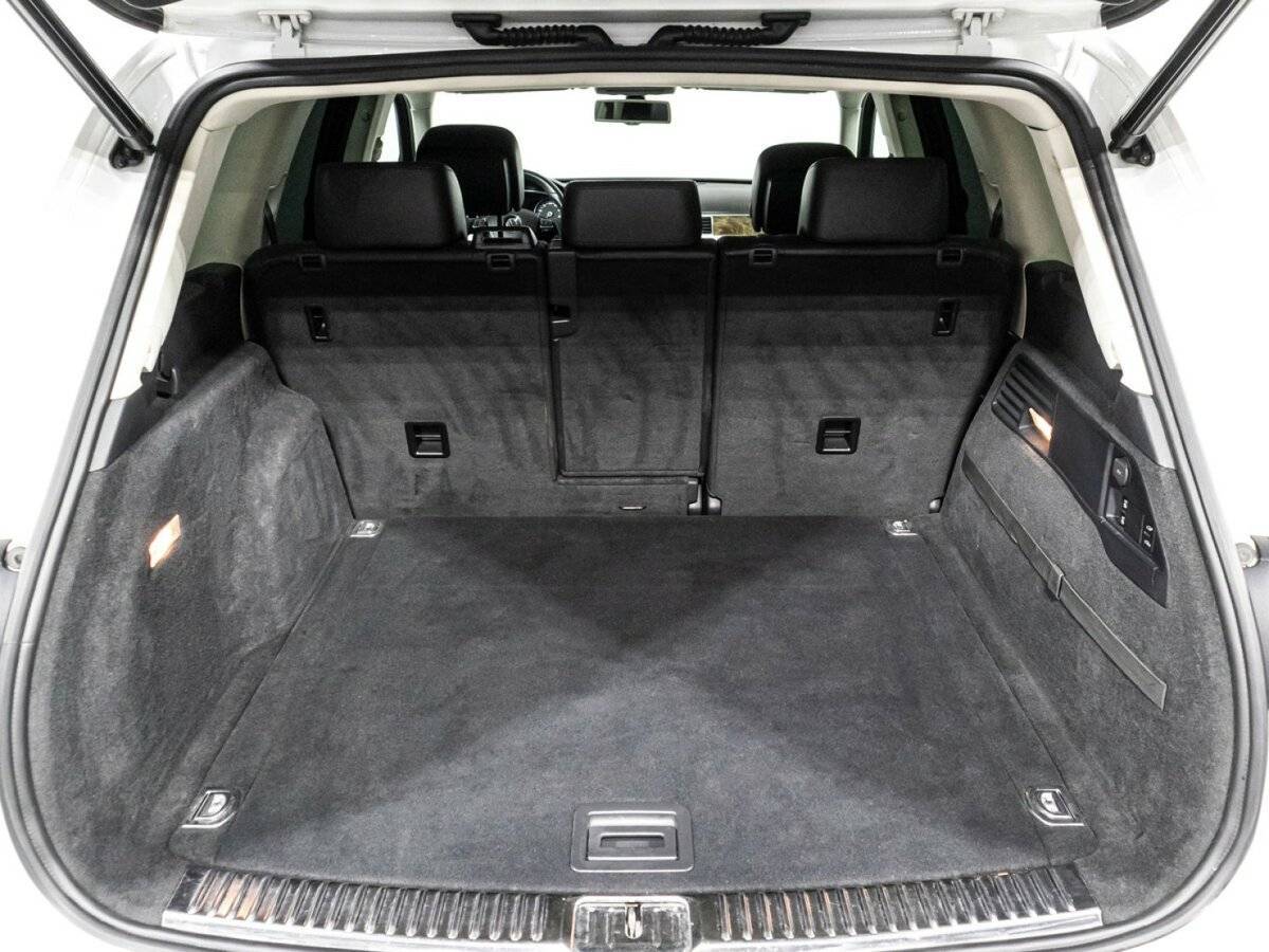 Volkswagen Touareg с пробегом — 2015 год. Фото: #14