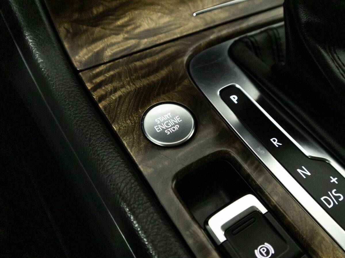 Volkswagen Touareg с пробегом — 2015 год. Фото: #21