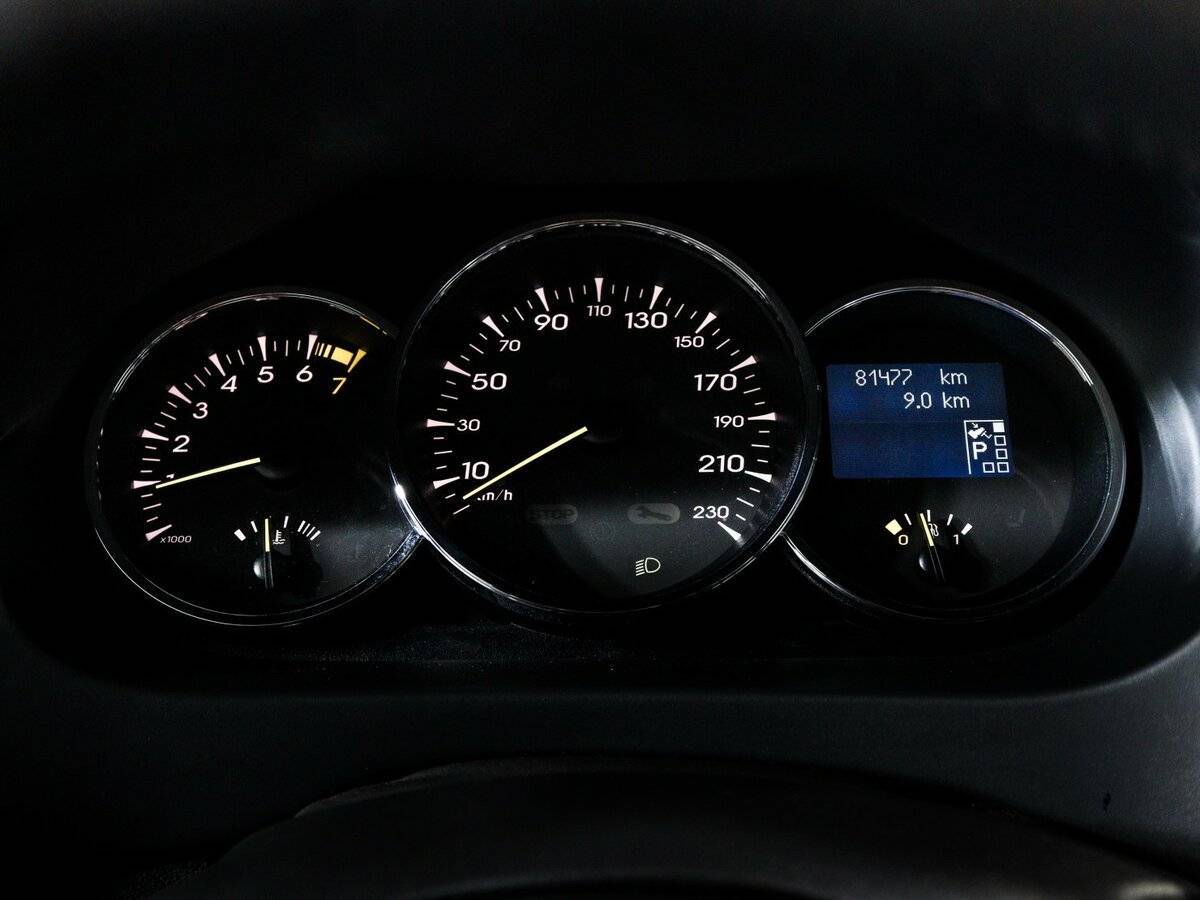 Renault Fluence с пробегом — 2012 год. Фото: #8