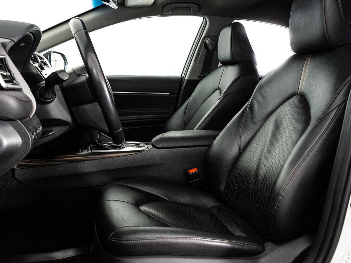 Toyota Camry с пробегом — 2018 год. Фото: #16