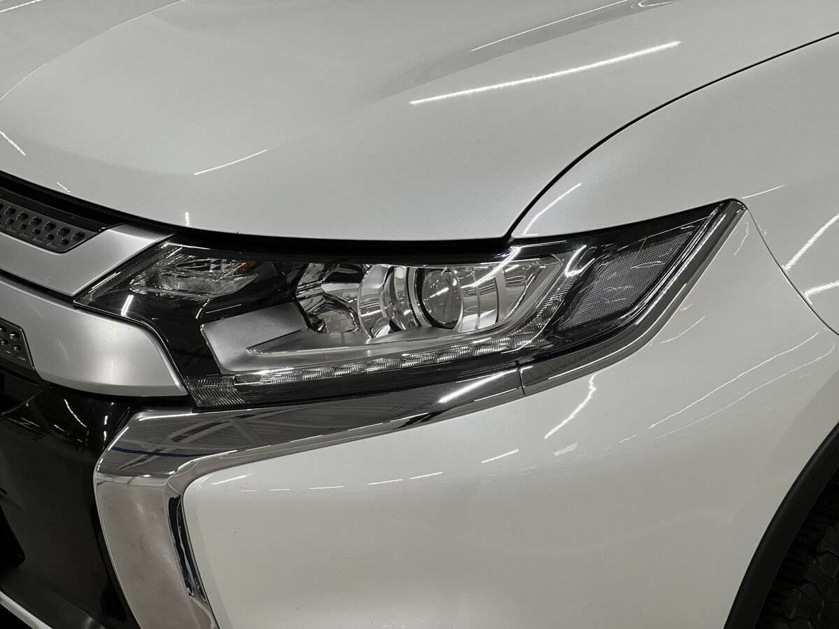 Mitsubishi Outlander с пробегом — 2021 год. Фото: #16