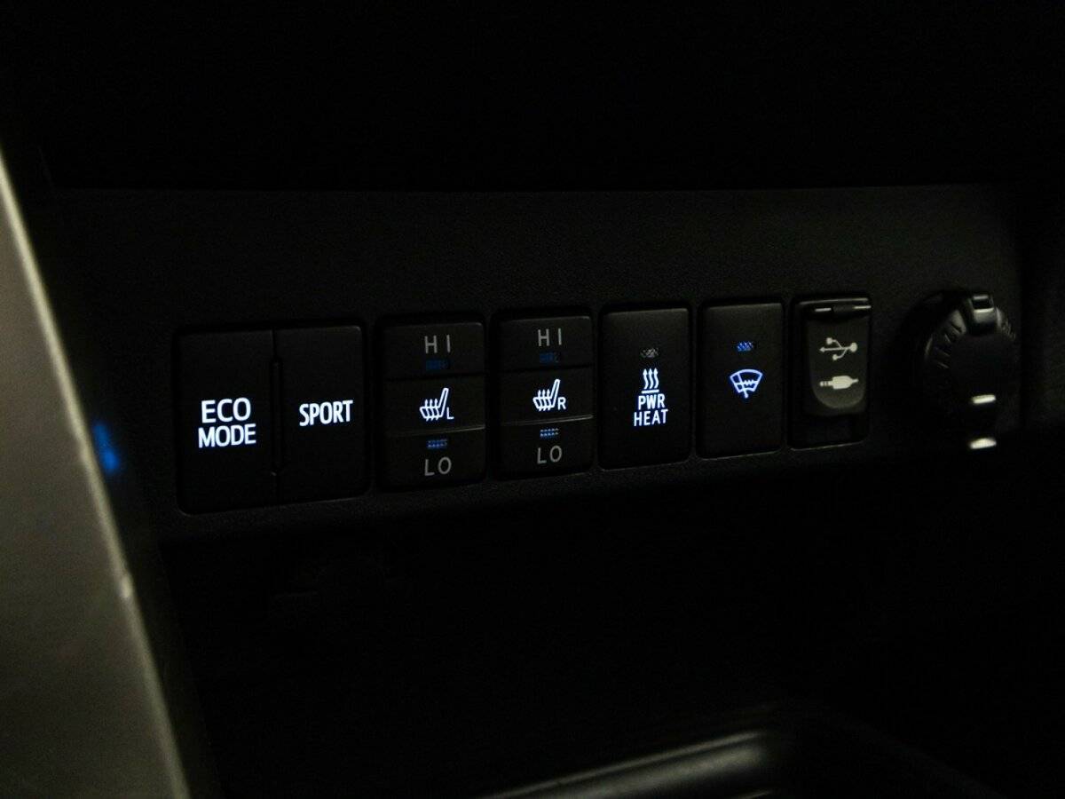 Toyota RAV4 с пробегом — 2015 год. Фото: #16