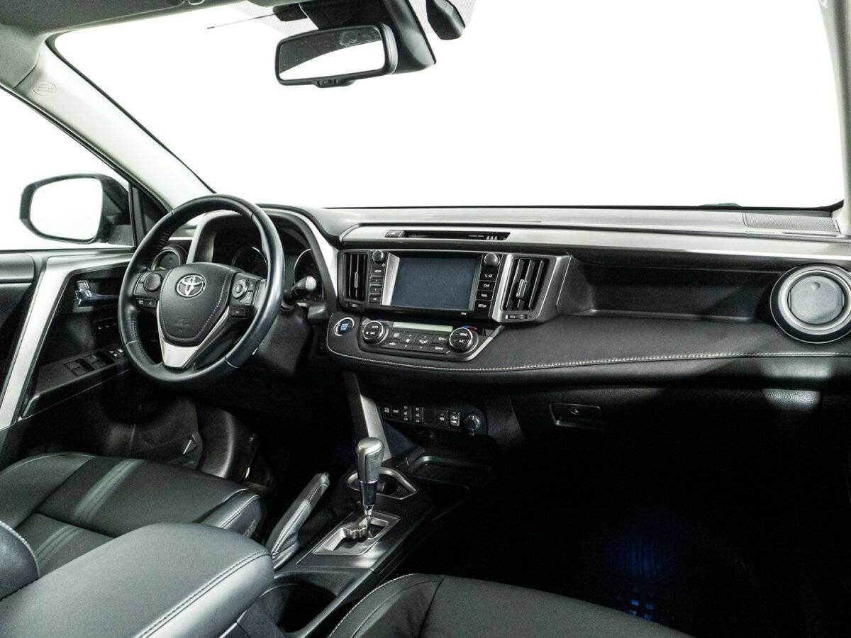 Toyota RAV4 с пробегом — 2017 год. Фото: #8