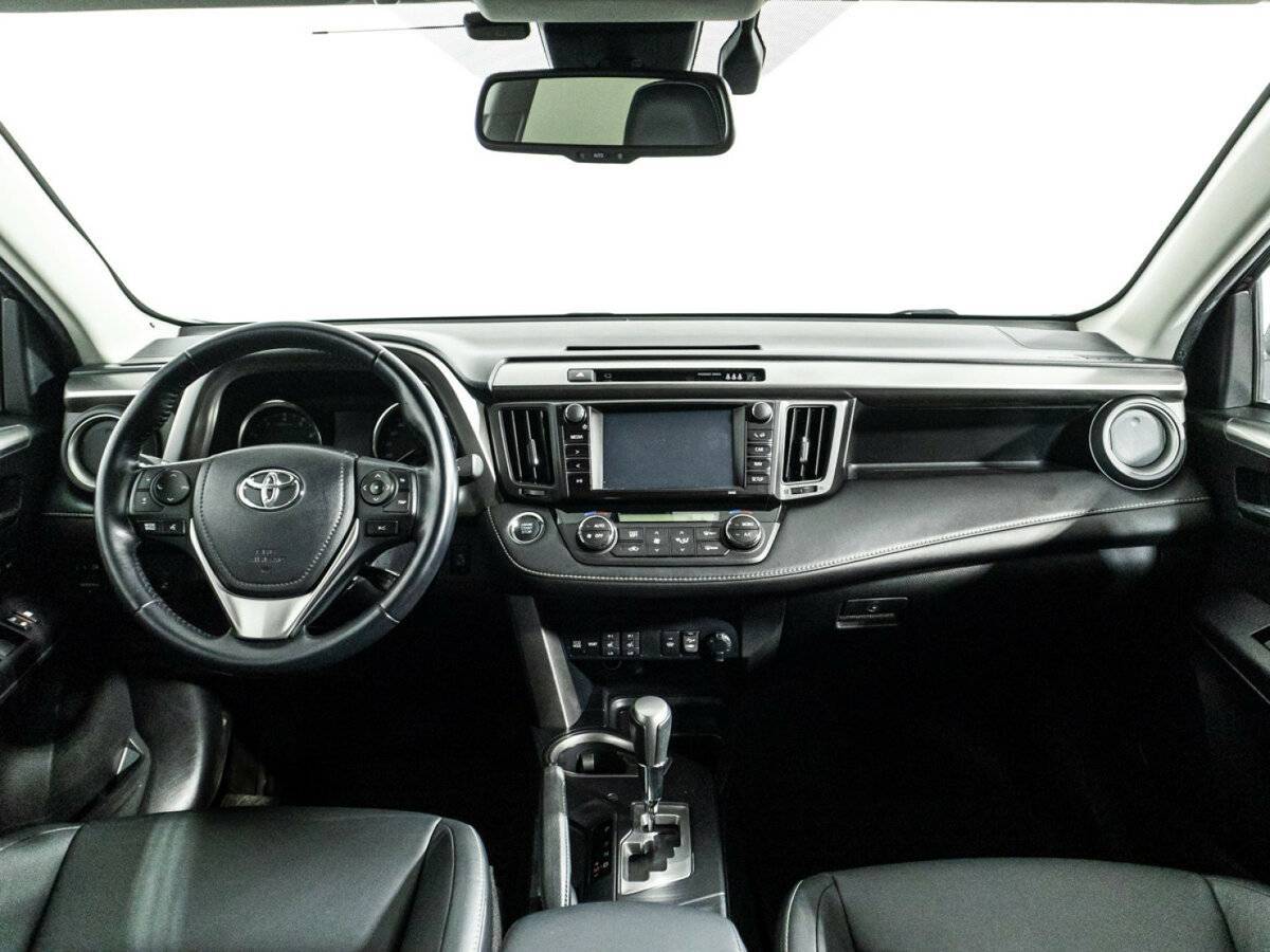 Toyota RAV4 с пробегом — 2017 год. Фото: #12