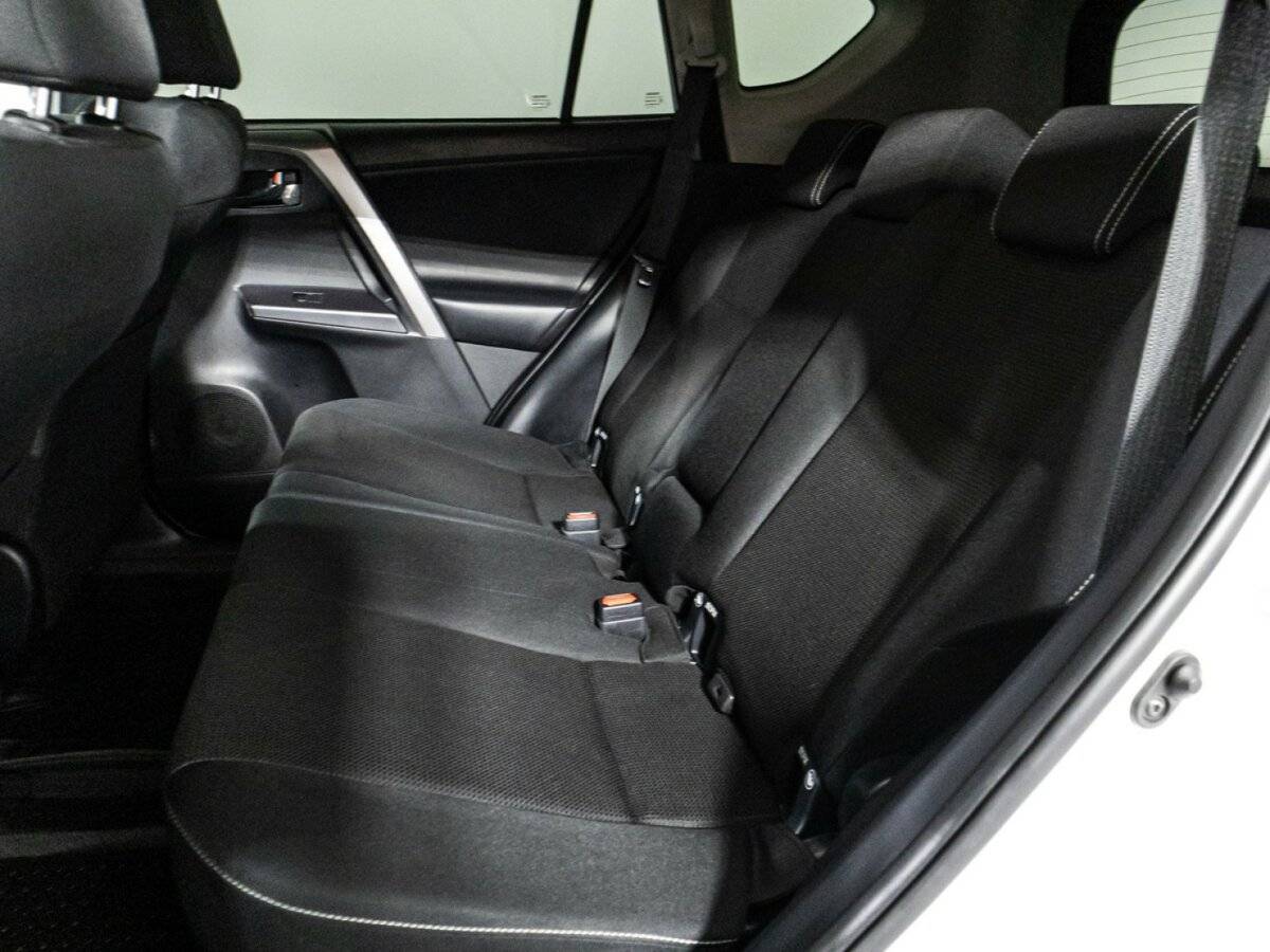 Toyota RAV4 с пробегом — 2019 год. Фото: #9