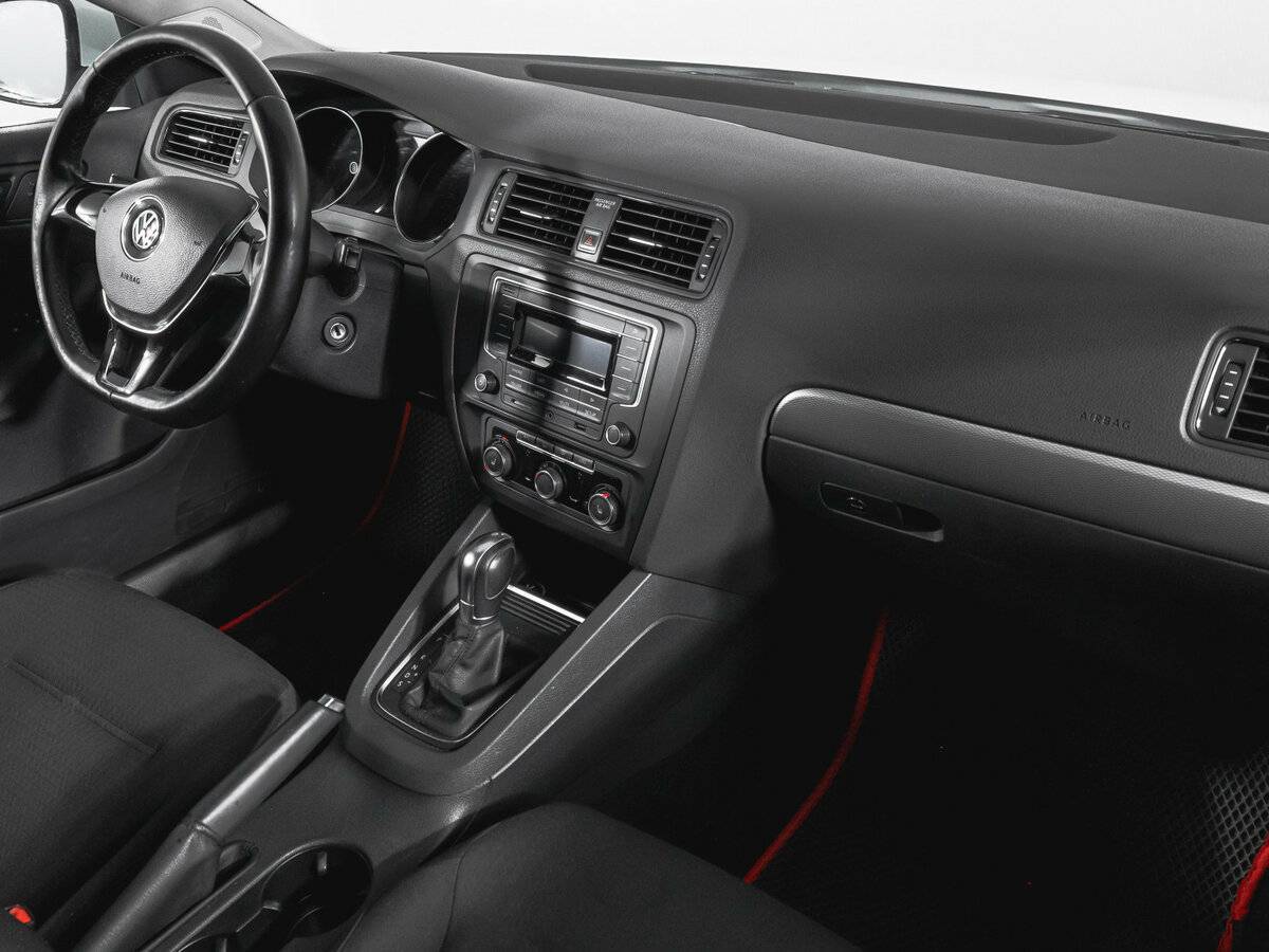 Volkswagen Jetta с пробегом — 2016 год. Фото: #8