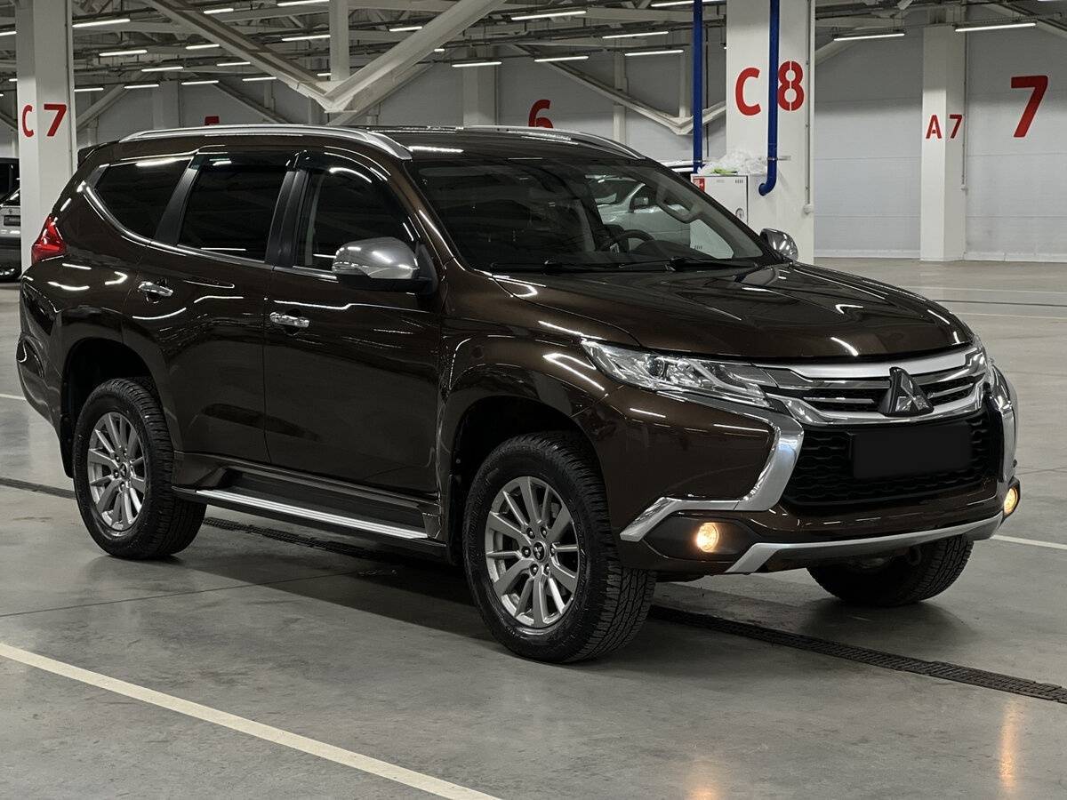 Mitsubishi Pajero Sport с пробегом — 2018 год. Фото: #2
