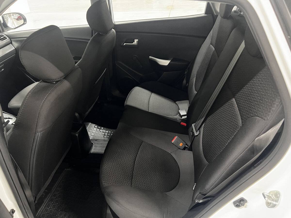 Kia Rio с пробегом — 2015 год. Фото: #11