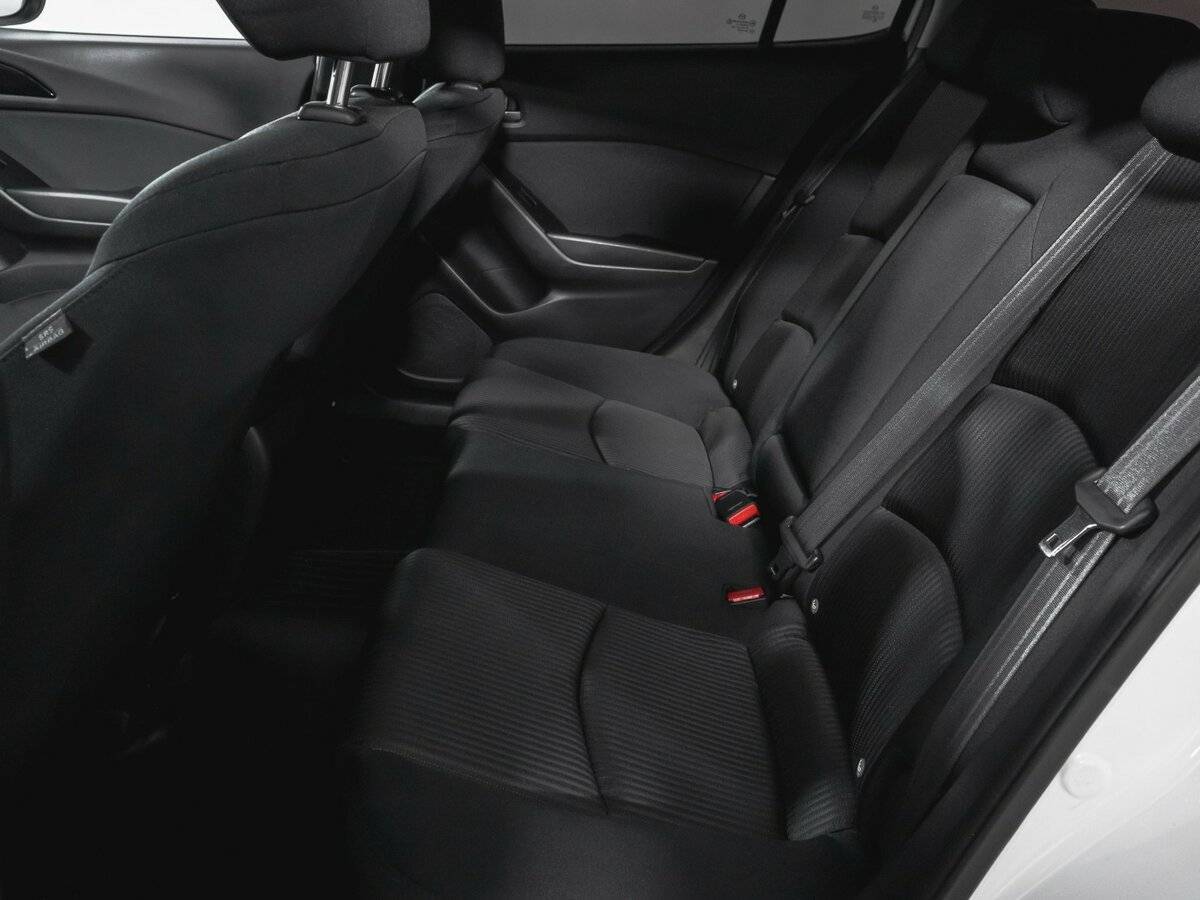 Mazda 3 с пробегом — 2016 год. Фото: #9