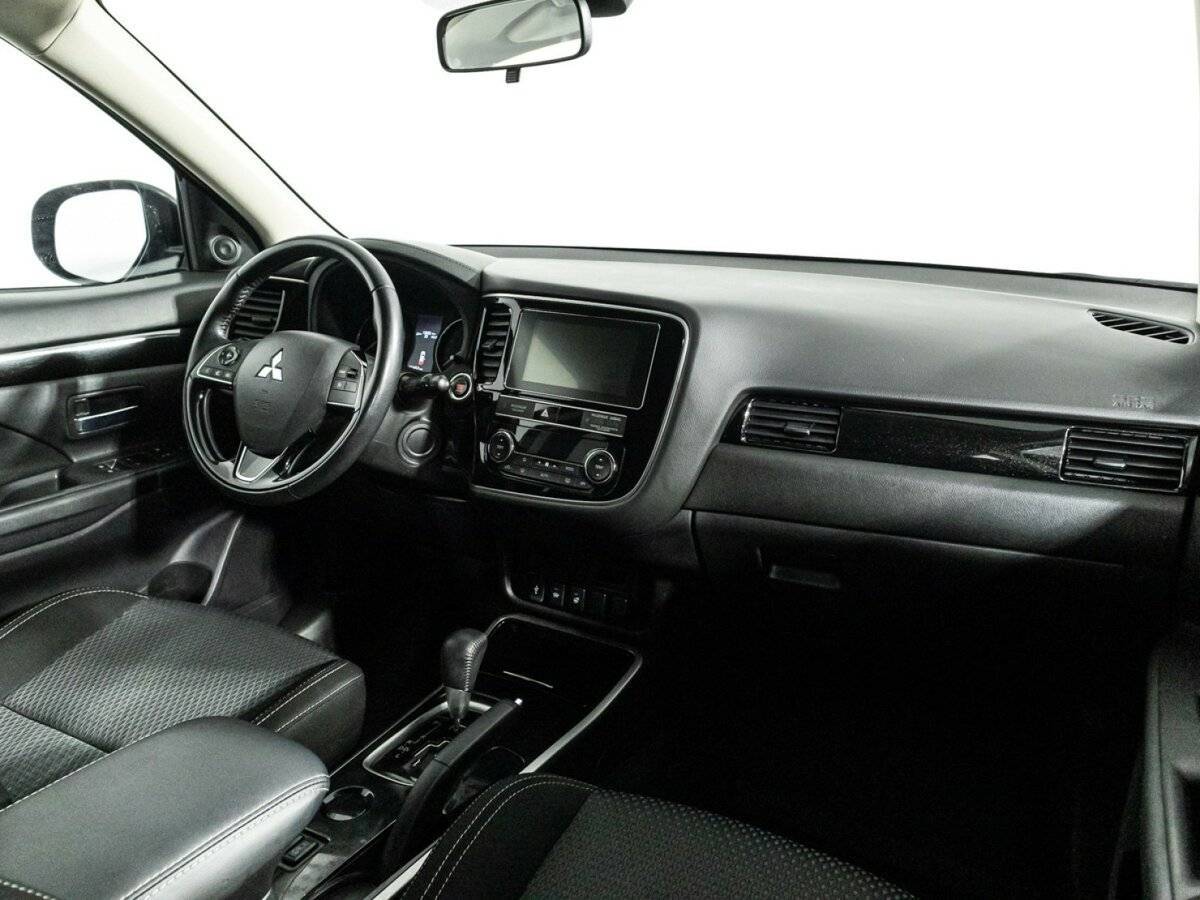 Mitsubishi Outlander с пробегом — 2018 год. Фото: #8