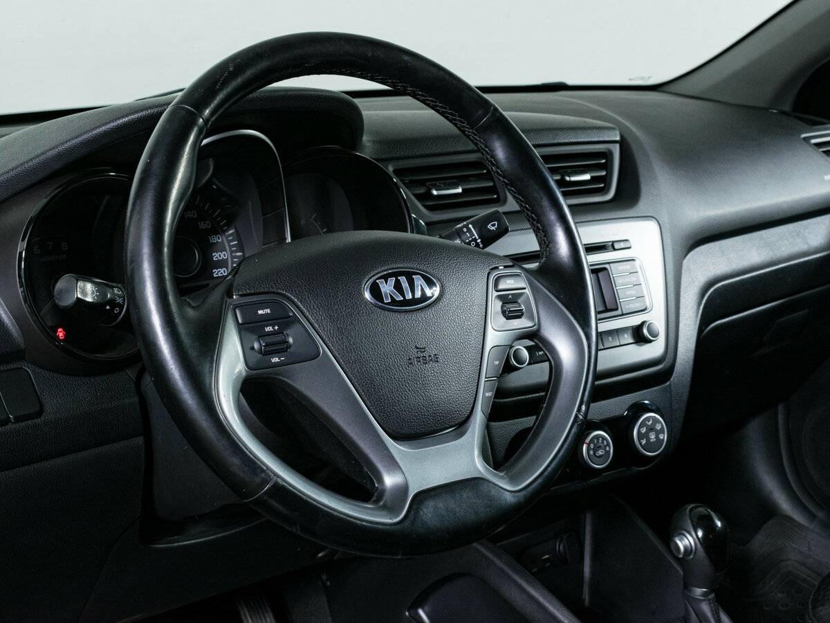 Kia Rio с пробегом — 2016 год. Фото: #11