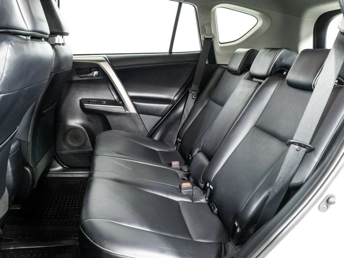 Toyota RAV4 с пробегом — 2018 год. Фото: #9