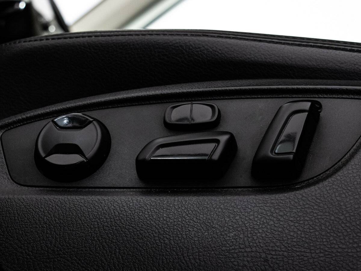 Volkswagen Touareg с пробегом — 2015 год. Фото: #18