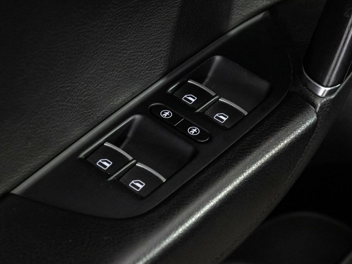 Volkswagen Touareg с пробегом — 2015 год. Фото: #20