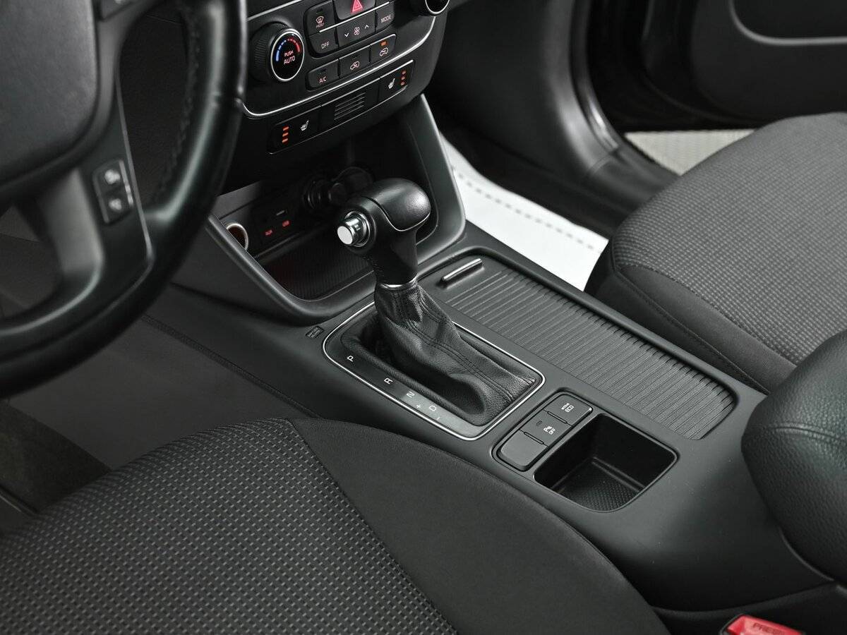 Kia Sorento с пробегом — 2015 год. Фото: #12