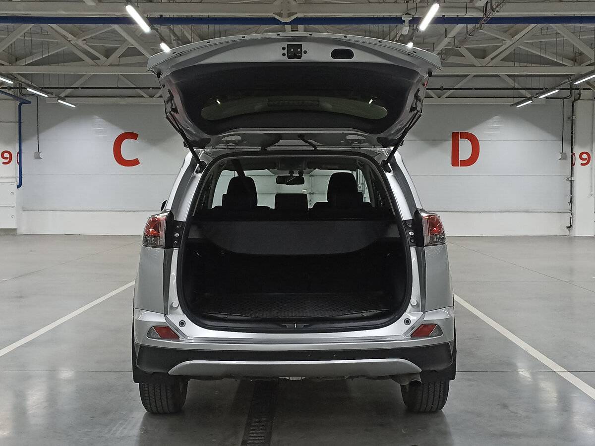 Toyota RAV4 с пробегом — 2019 год. Фото: #9