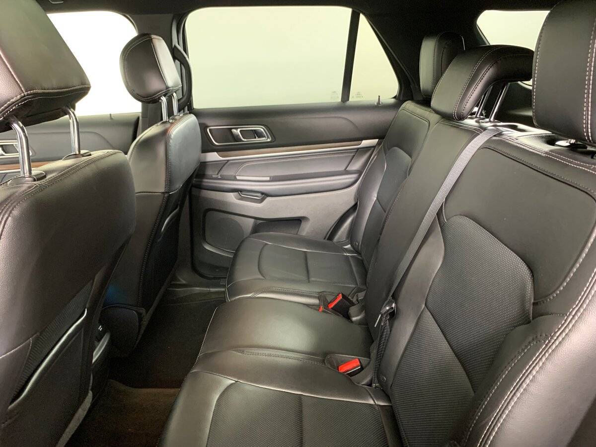 Ford Explorer с пробегом — 2017 год. Фото: #18