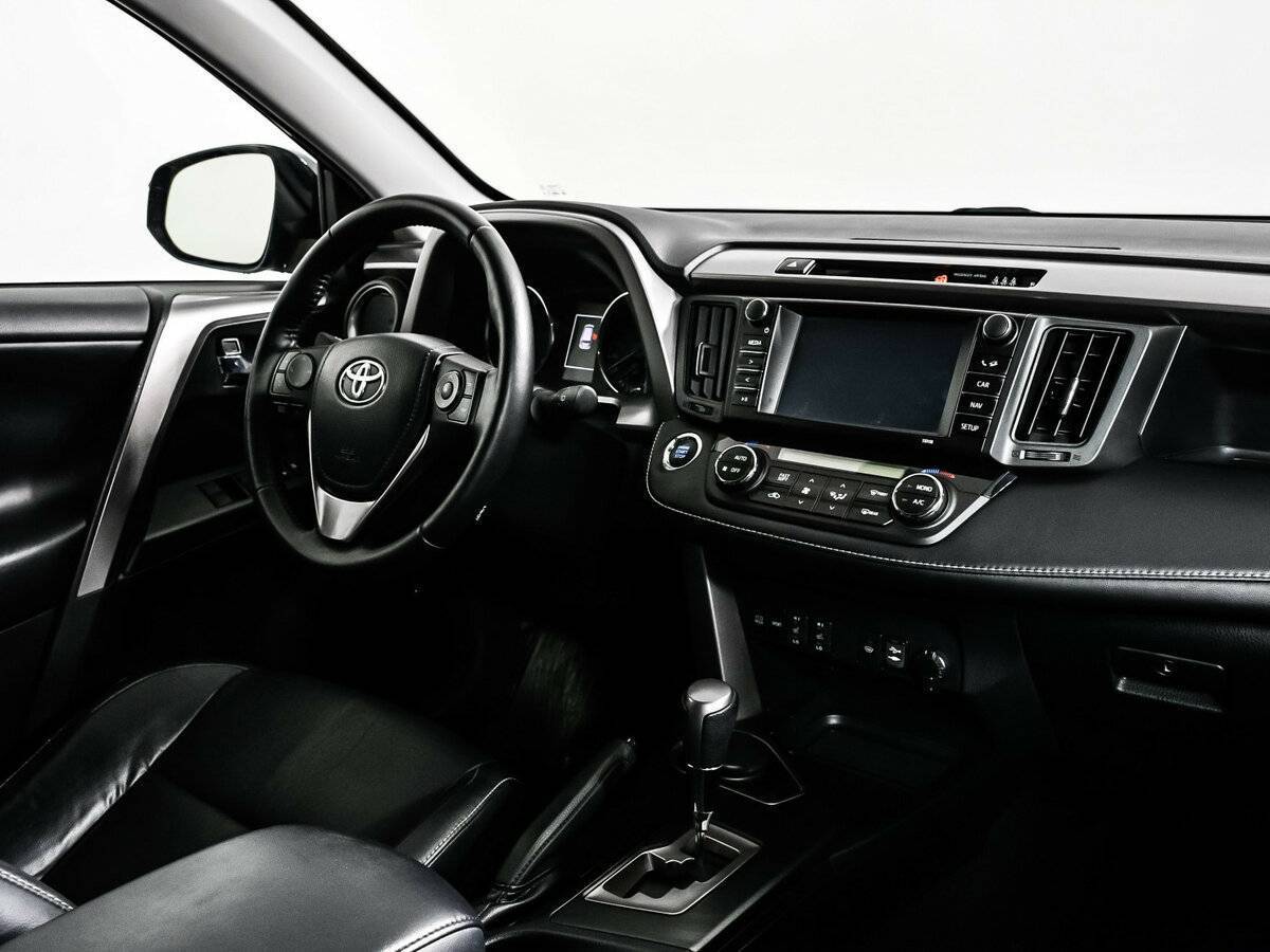 Toyota RAV4 с пробегом — 2017 год. Фото: #8