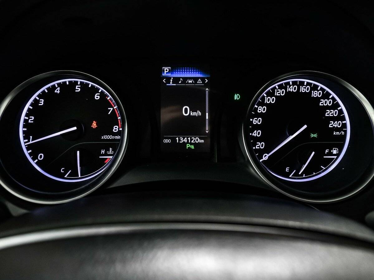 Toyota Camry с пробегом — 2019 год. Фото: #9