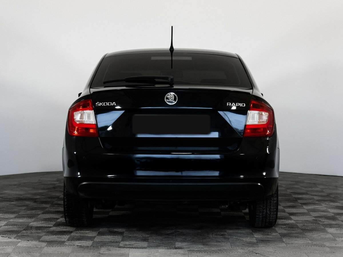 Skoda Rapid с пробегом — 2015 год. Фото: #5