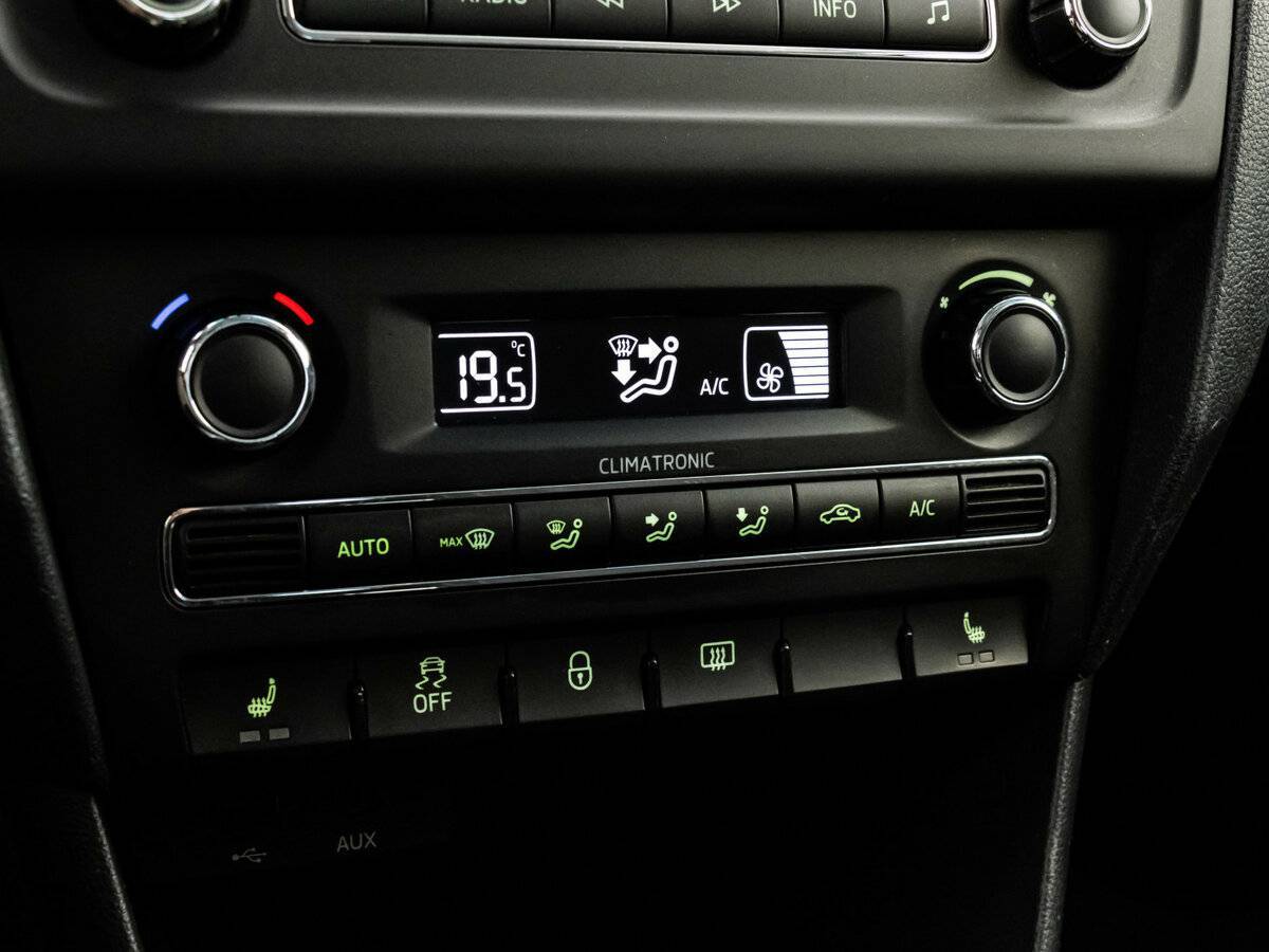 Skoda Rapid с пробегом — 2015 год. Фото: #12