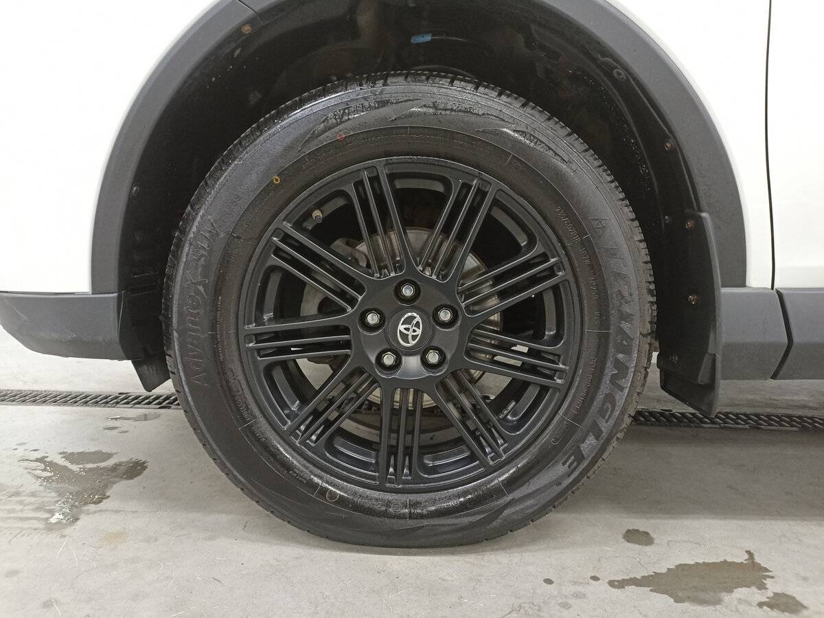 Toyota RAV4 с пробегом — 2017 год. Фото: #17