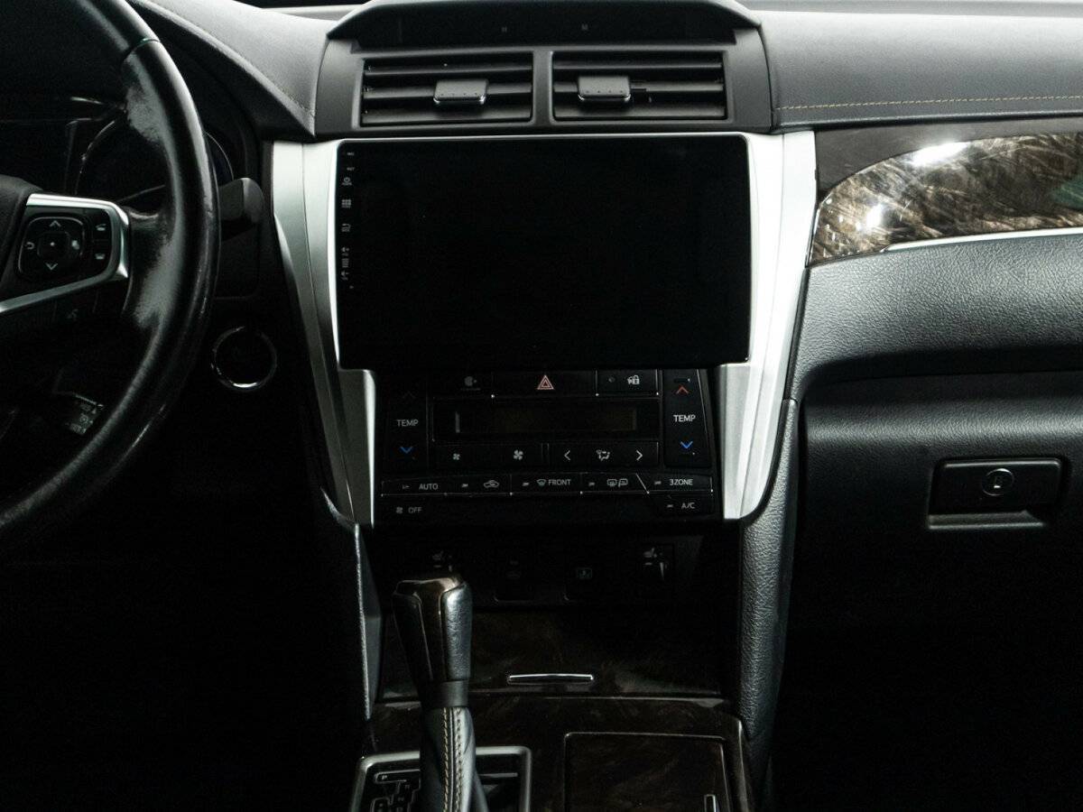 Toyota Camry с пробегом — 2017 год. Фото: #13